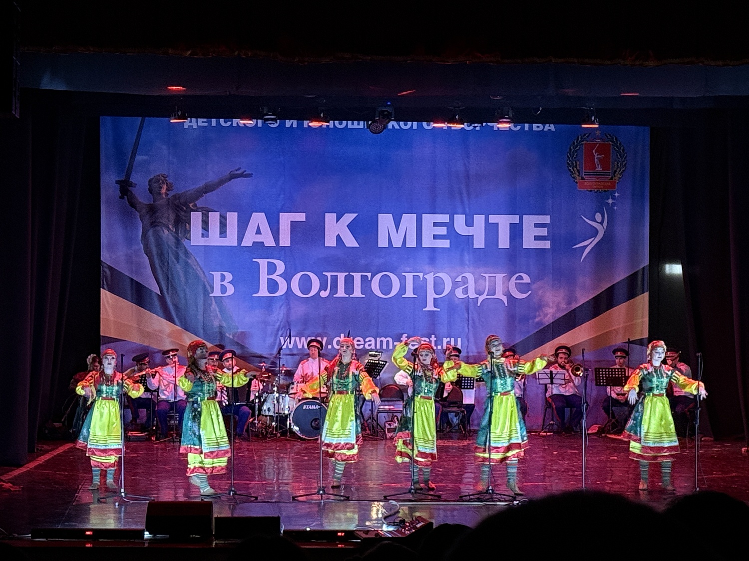 Демобилизованные участники СВО посетили новую концертную программу Государственного ансамбля российского казачества «Казачий курень»