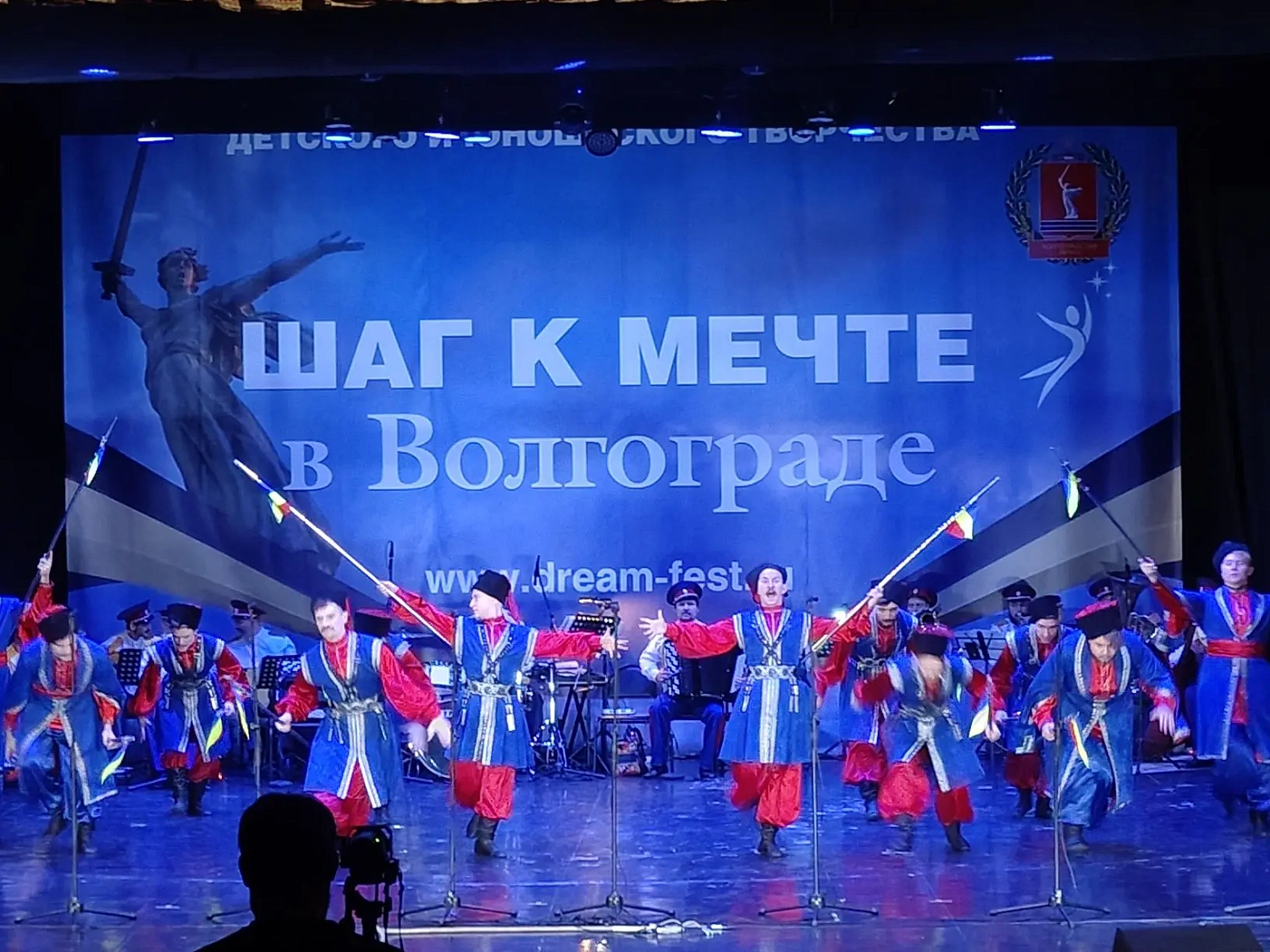 Демобилизованные участники СВО посетили новую концертную программу Государственного ансамбля российского казачества «Казачий курень»