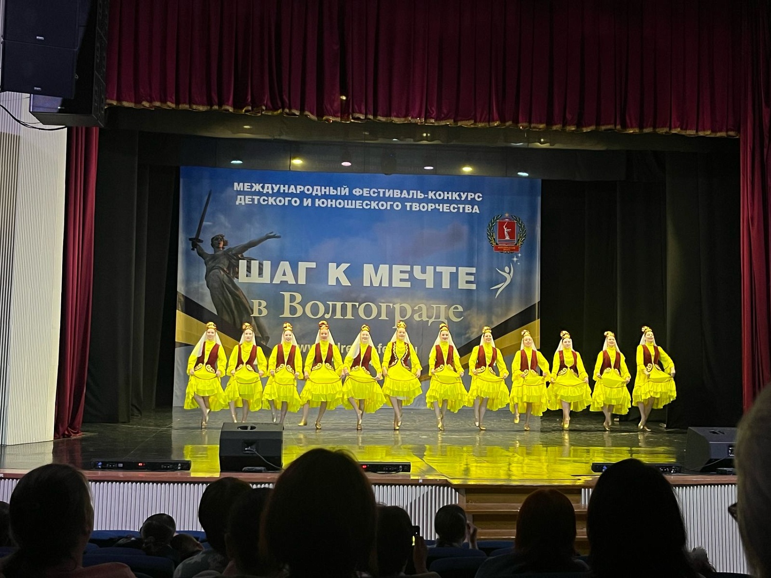 Участники специальной военной операции посетили Благотворительный концерт ко Дню Великой Победы.